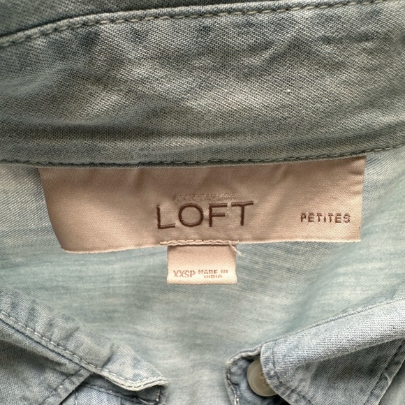 Loft Chambray button up, like new condition! - Picture 3 of 4